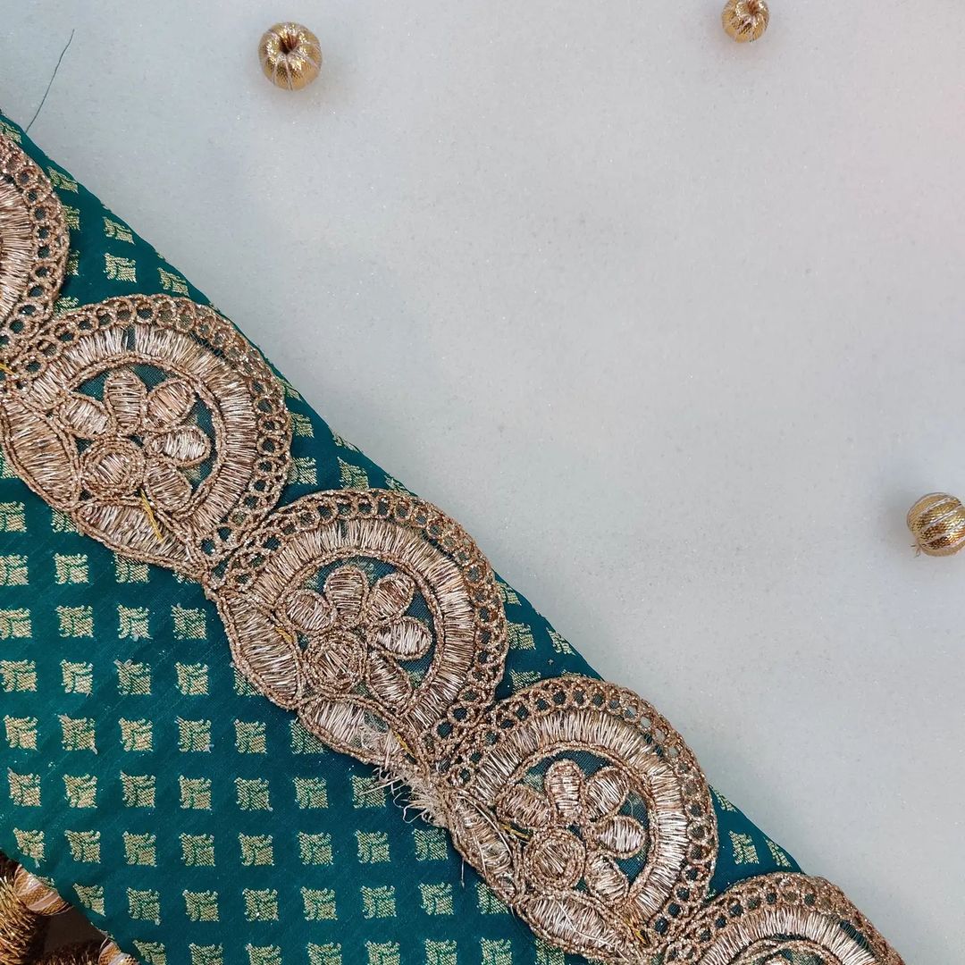Classic Straight Toran - Neela harit kalash - small motifs brocade toran