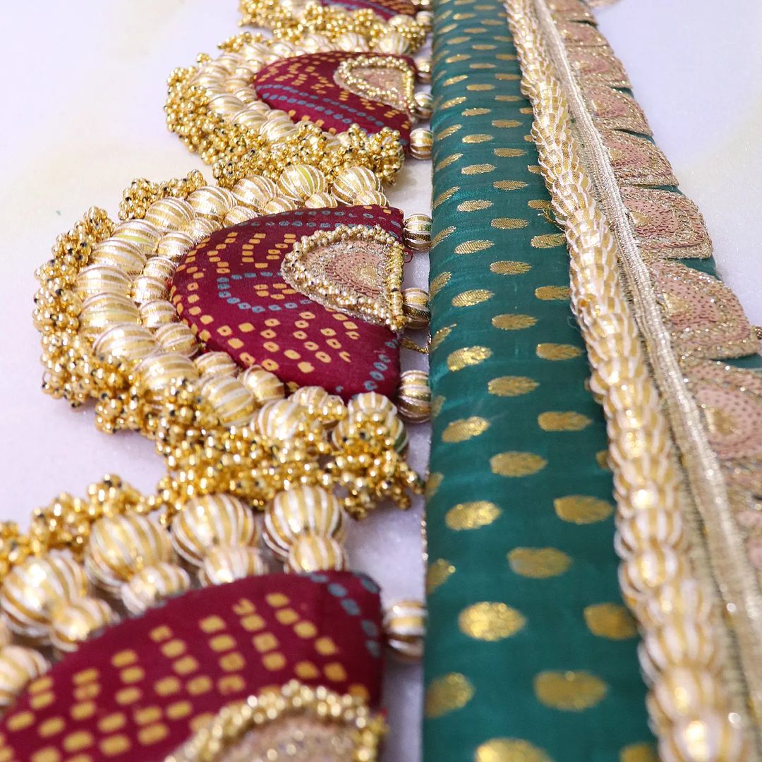 Classic Adhruv or halfmoon Toran - Hara laal - small motifs brocade toran