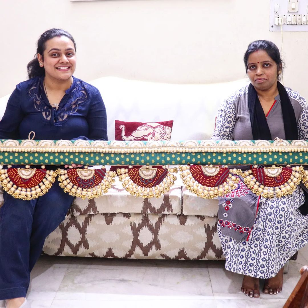 Classic Adhruv or halfmoon Toran - Hara laal - small motifs brocade toran