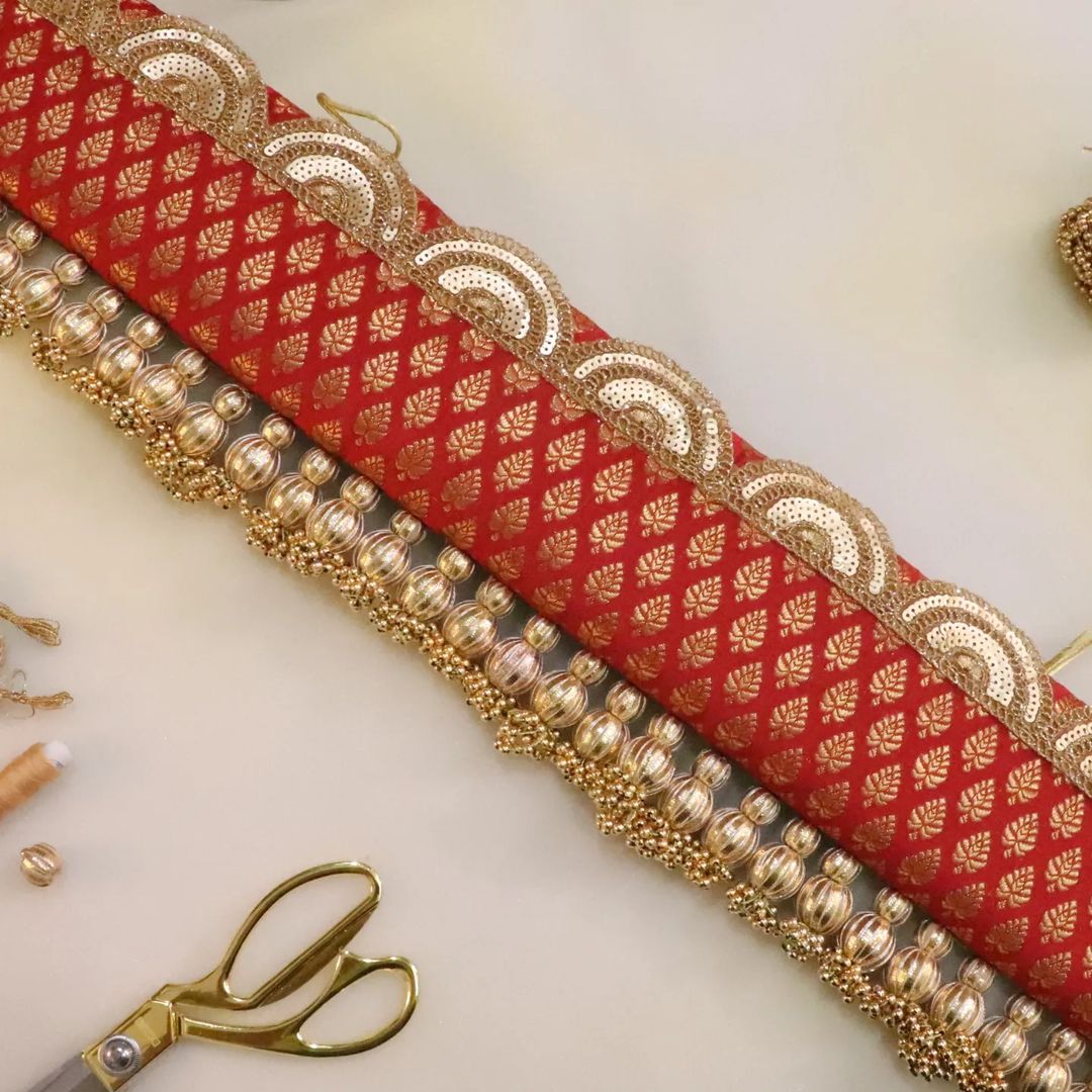 Classic Straight Toran - Laal kalash - small motifs brocade toran