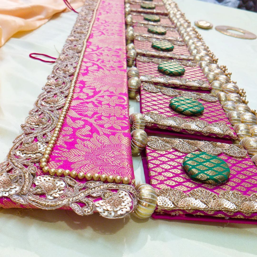 Exclusive- Chakor Toran -Laal - small motifs brocade toran