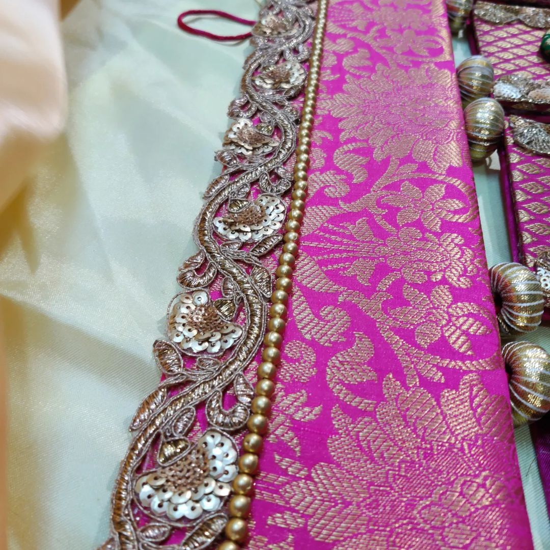 Exclusive- Chakor Toran -Laal - small motifs brocade toran