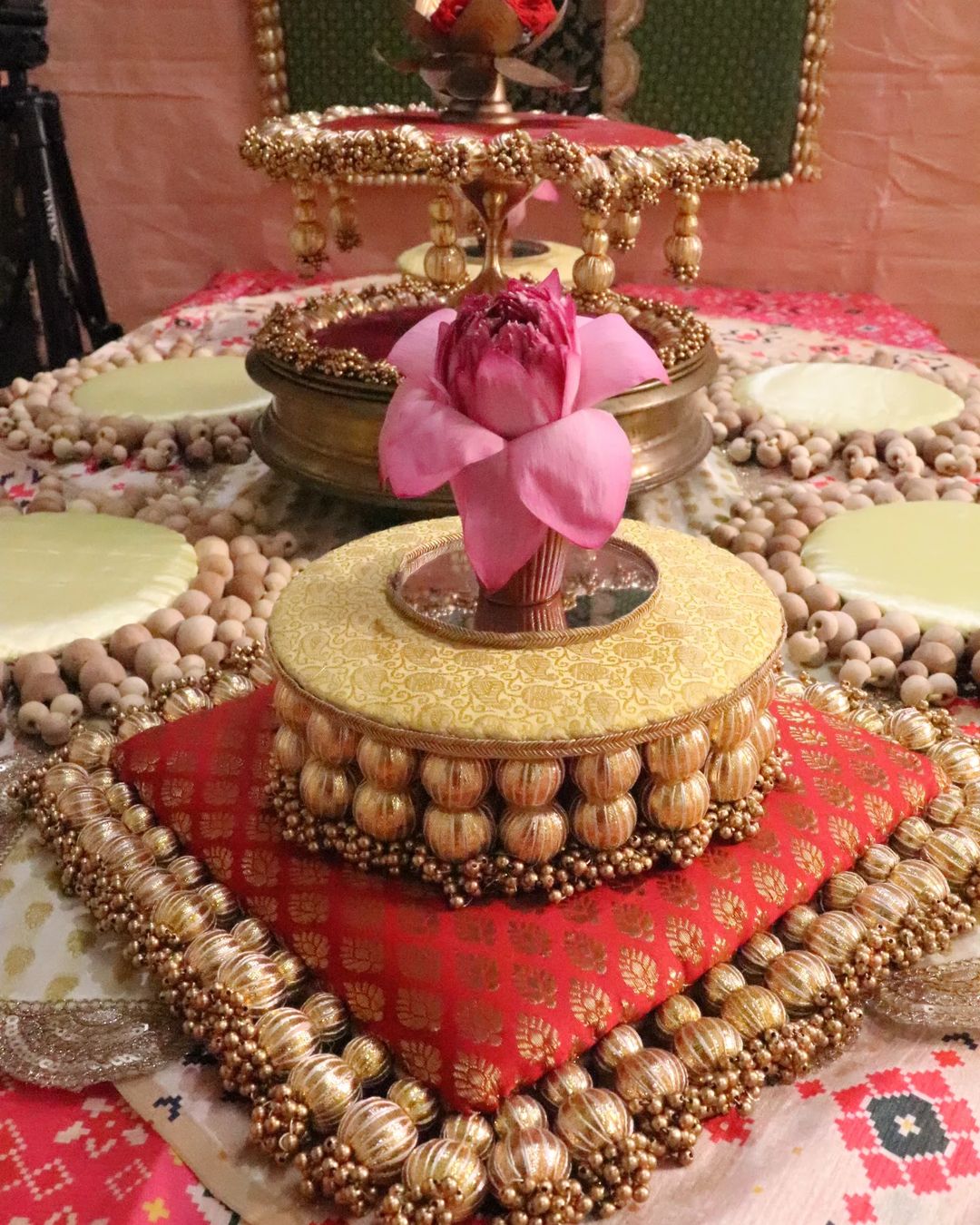 Kamal kaalika - Dinning tablescape theme set
