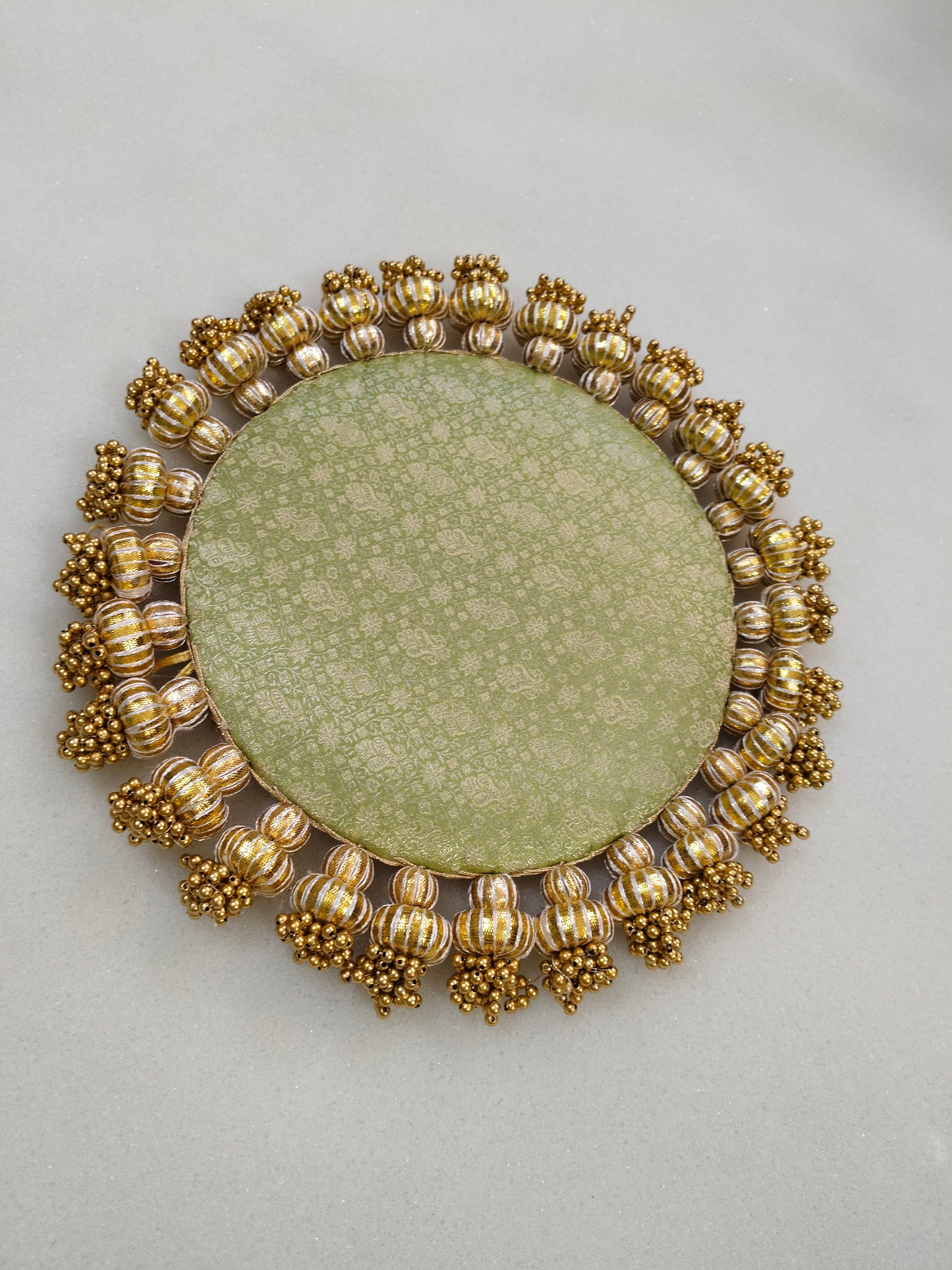 Pistachio - classic placemat - golden beads