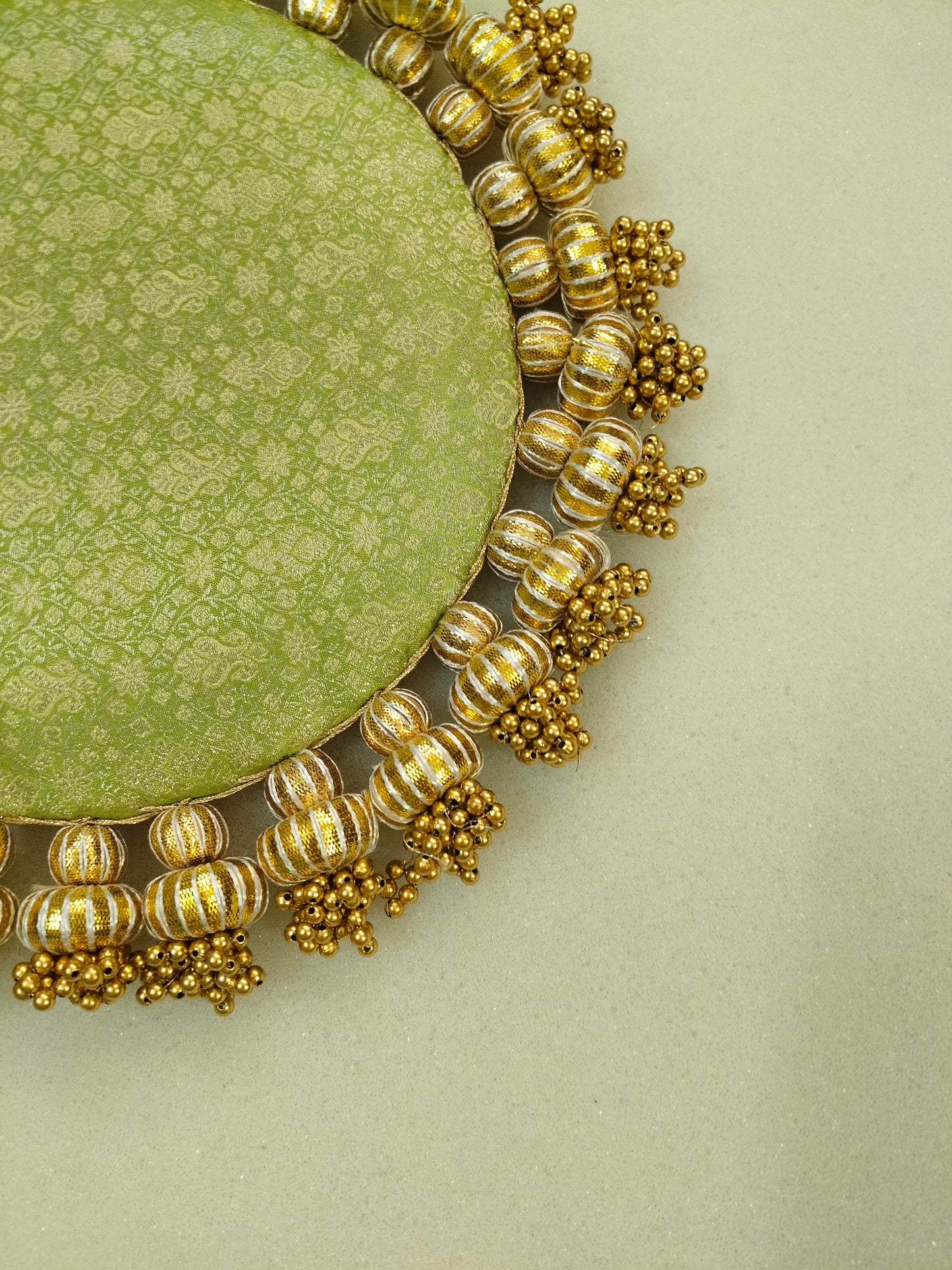 Pistachio - classic placemat - golden beads