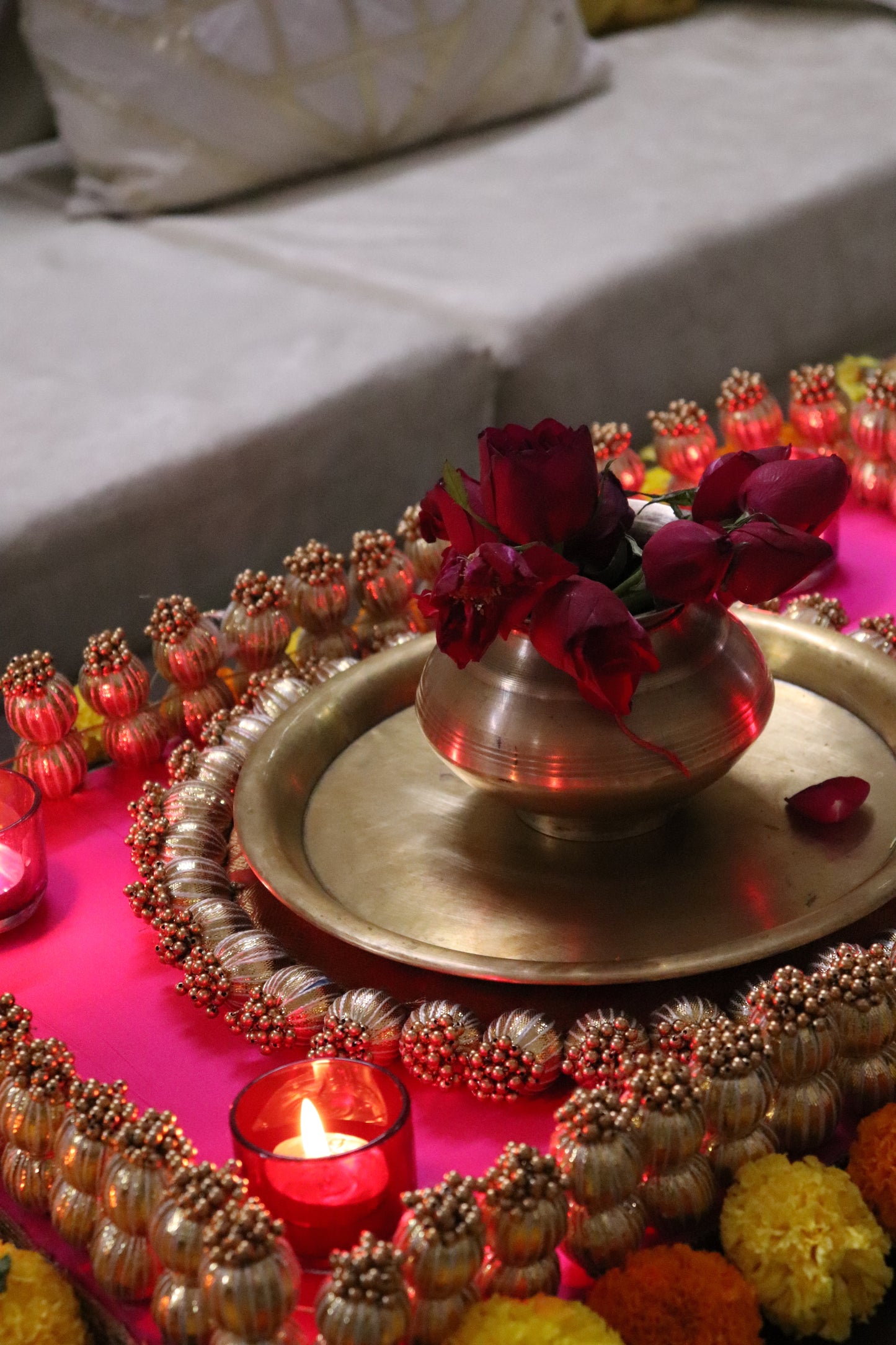 Gulabi jalkan- Pink dropping tassel placemat rectangular - Pink and gold