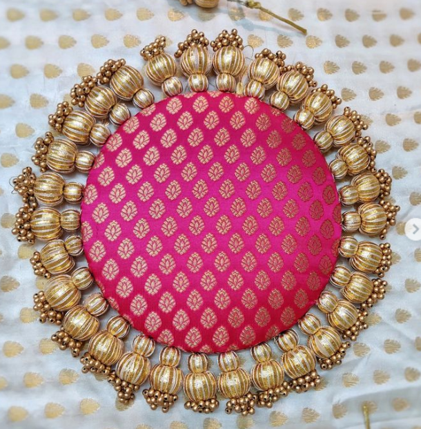 Queens pink - classic placemat - golden beads