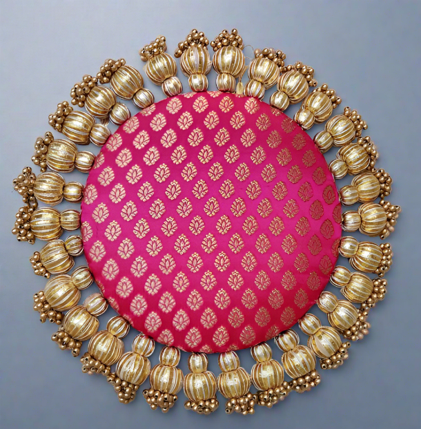 Queens pink - classic placemat - golden beads
