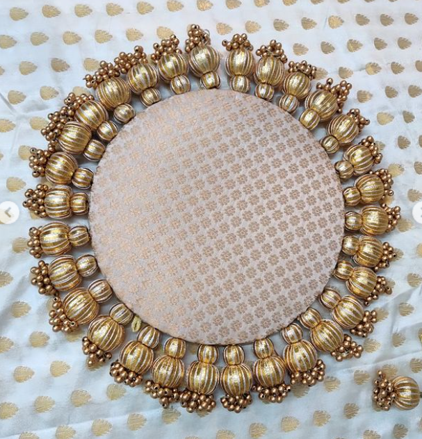 Beige - classic placemat - golden beads