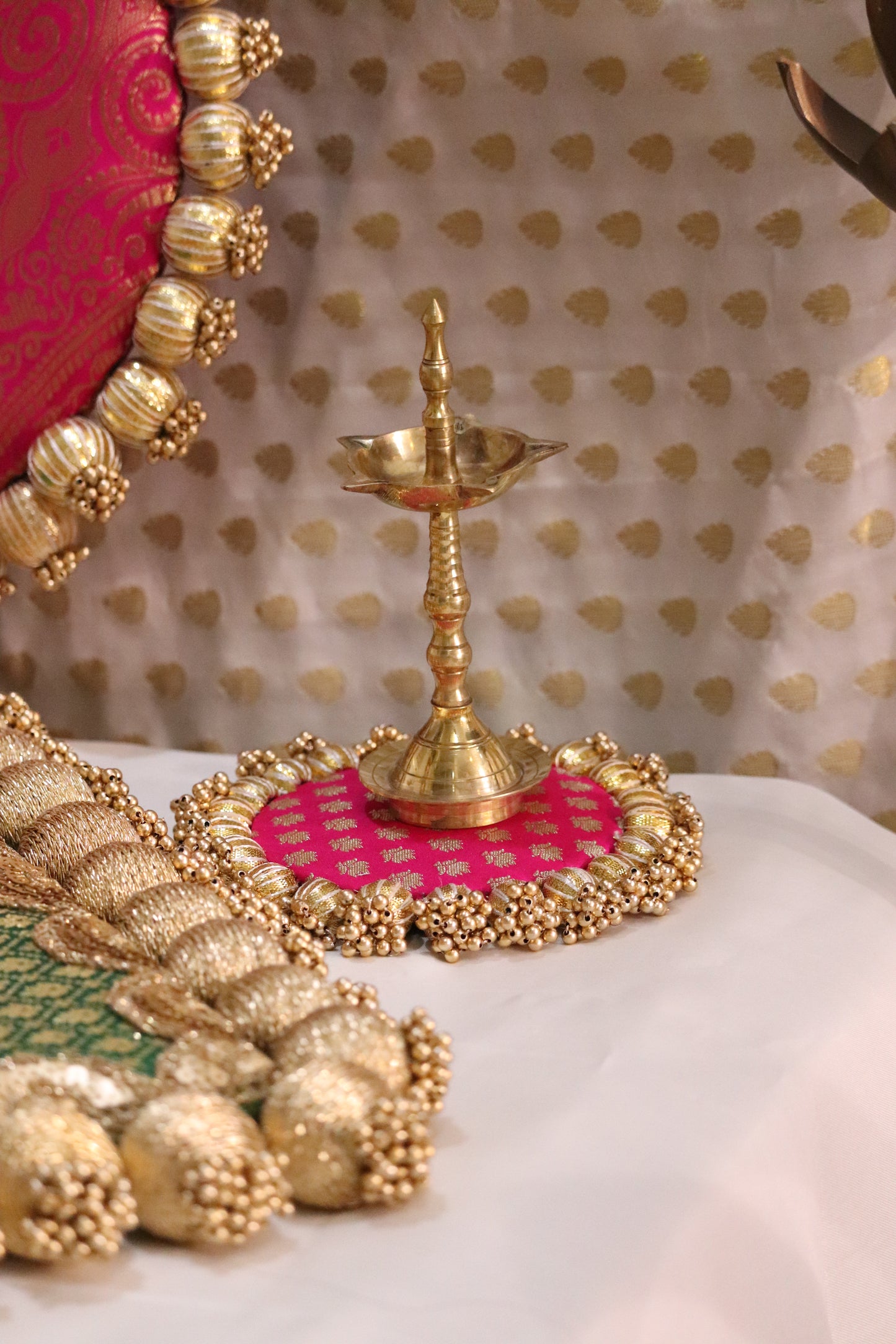 Enchanted Garden: Leaf Green and Rani Pink Square & Circular Placemat Set