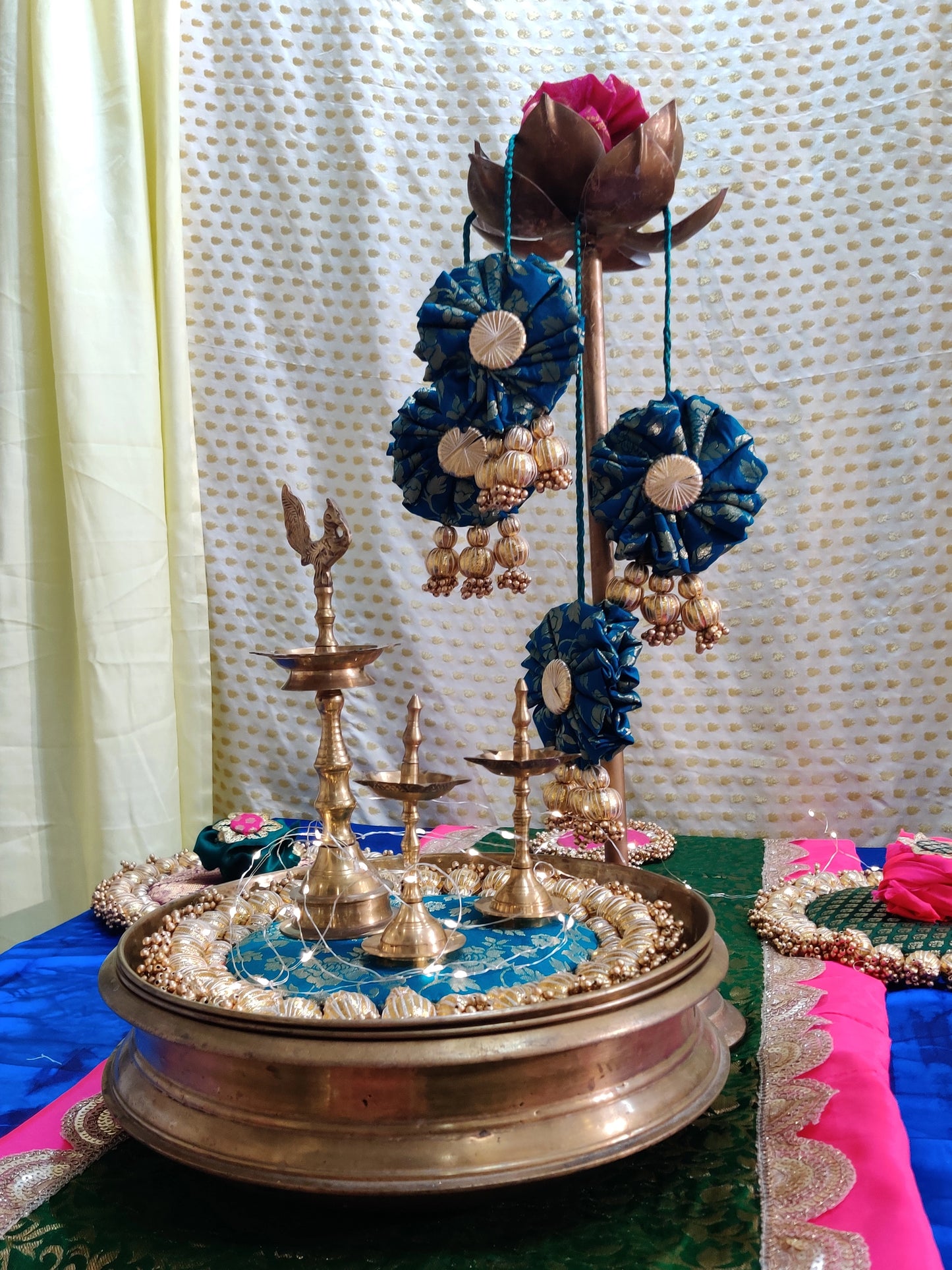 Regal Feathers: A Peacock-themed Dining Delight