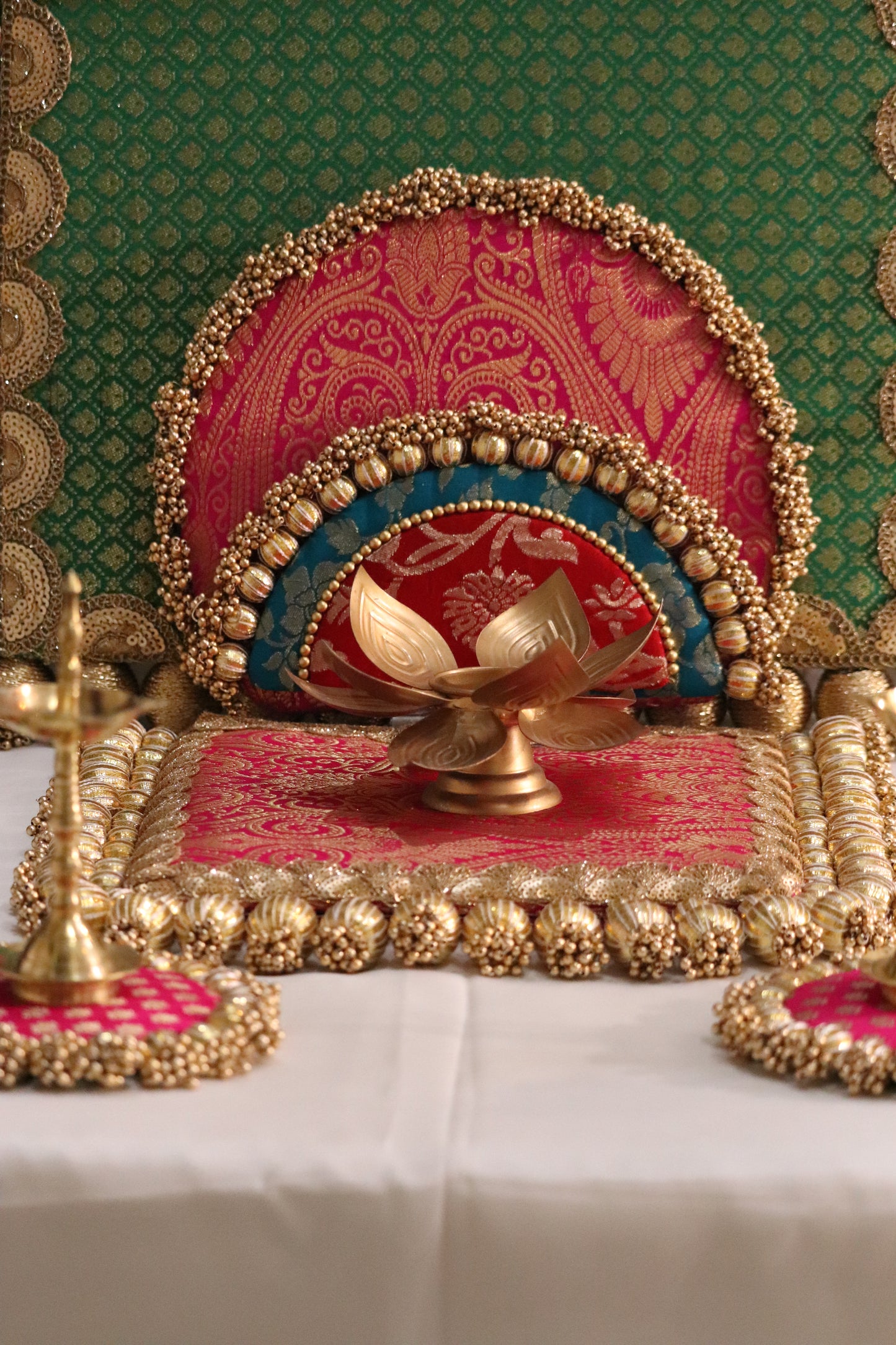 Regal Reverie: Leaf Green Square & Rani Pink Singhasana-Themed Placemat Set