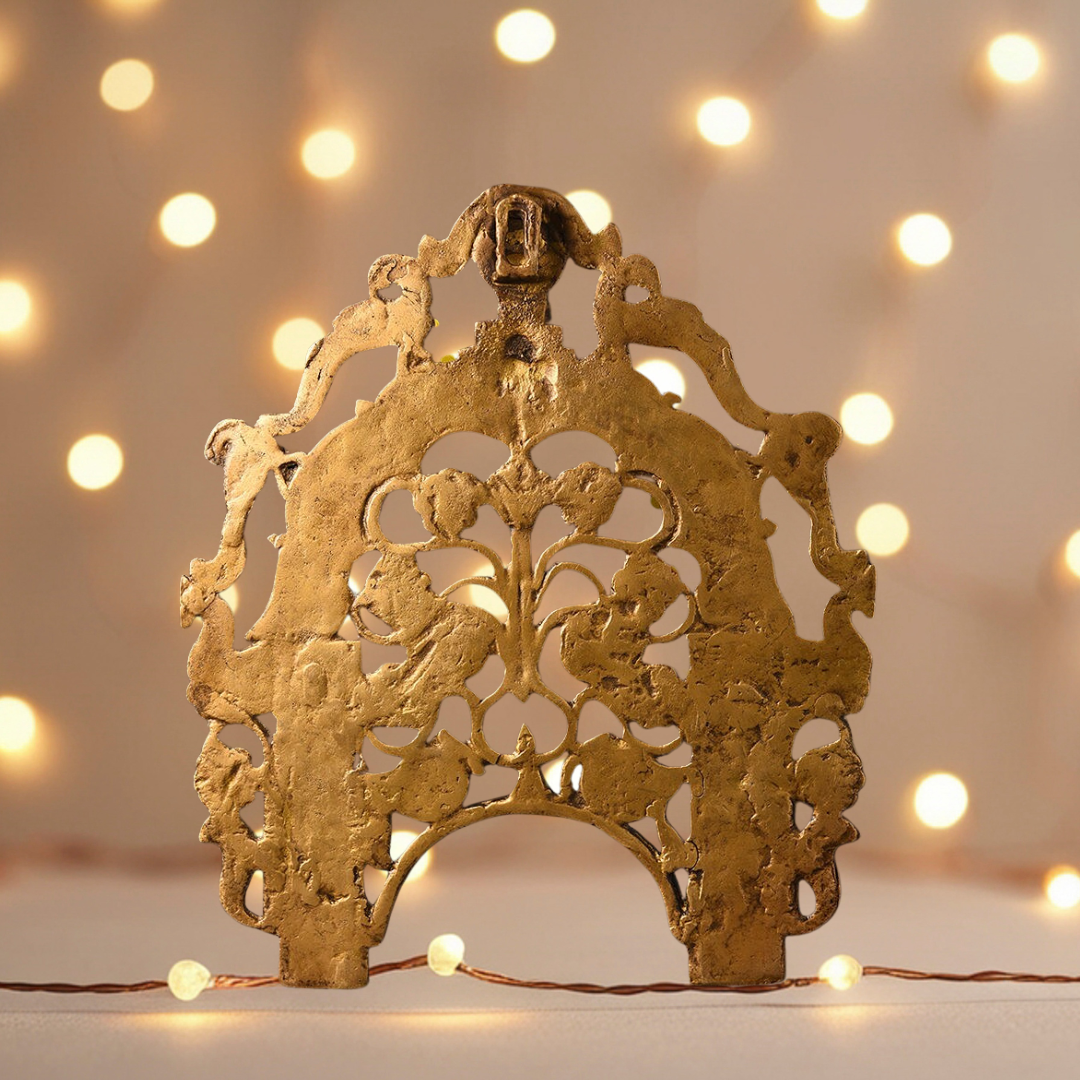 Antique hand carved parrot prabhavalli