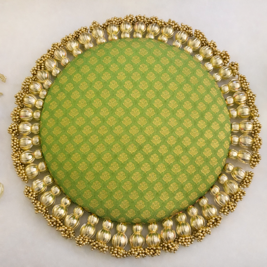 Pistachio color - classic placemat - golden beads