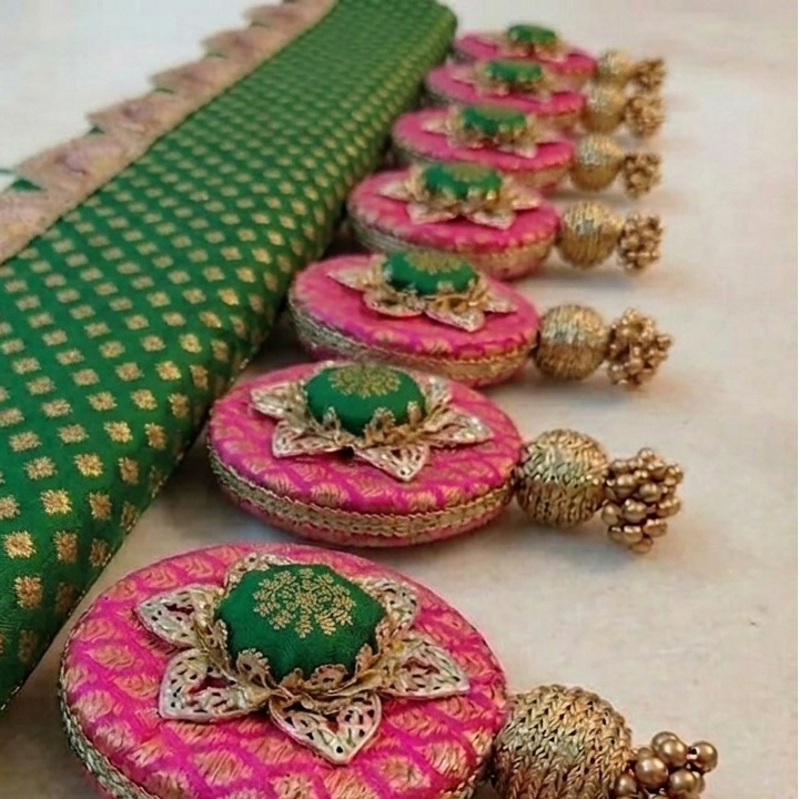 Classic Circular pendant Toran  -  green Gulabi - small motifs brocade toran