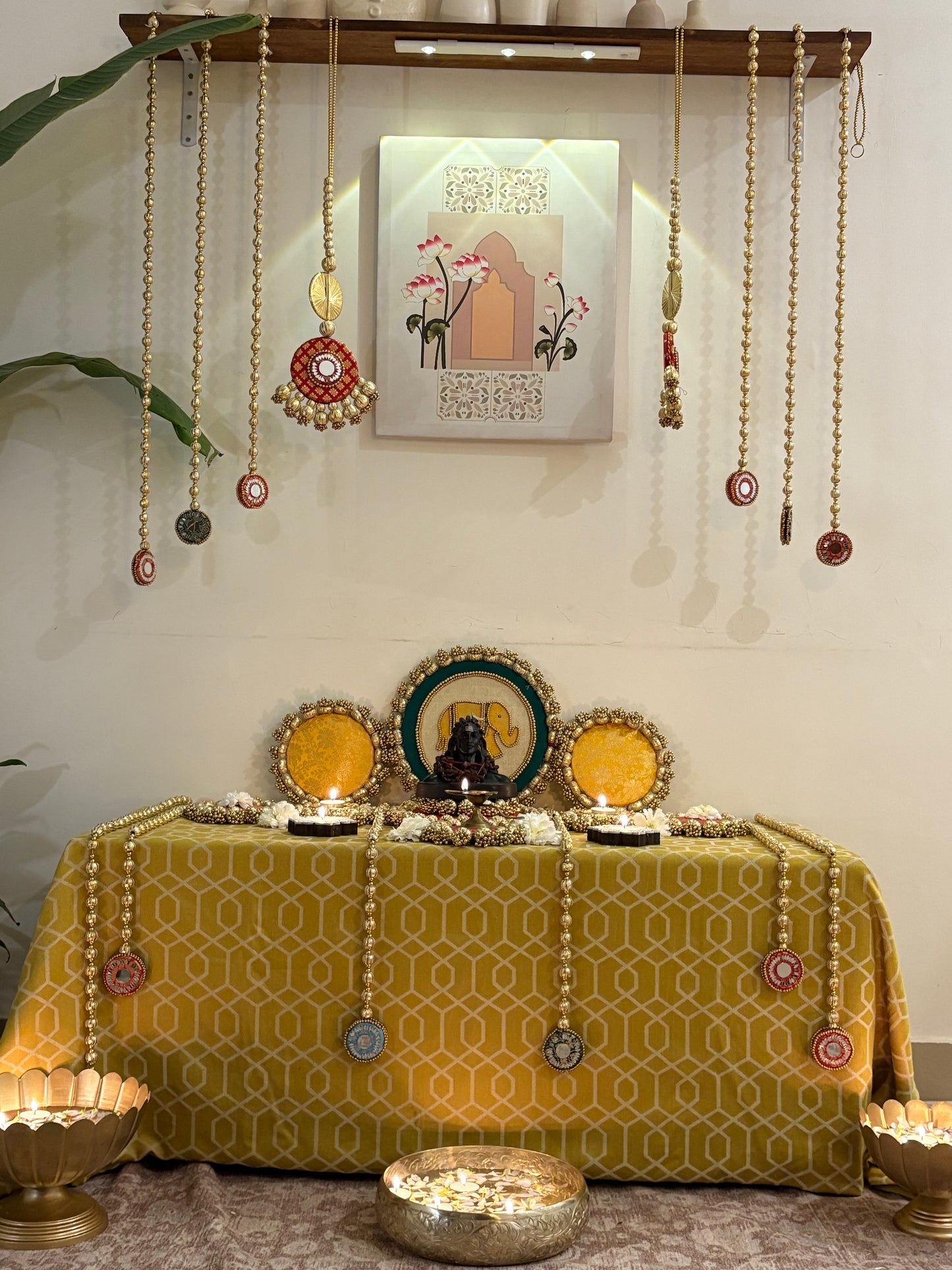 Decorthecorner x Decorchidiya – Full Mandir Decor Set (24 pcs, Mandir not included)