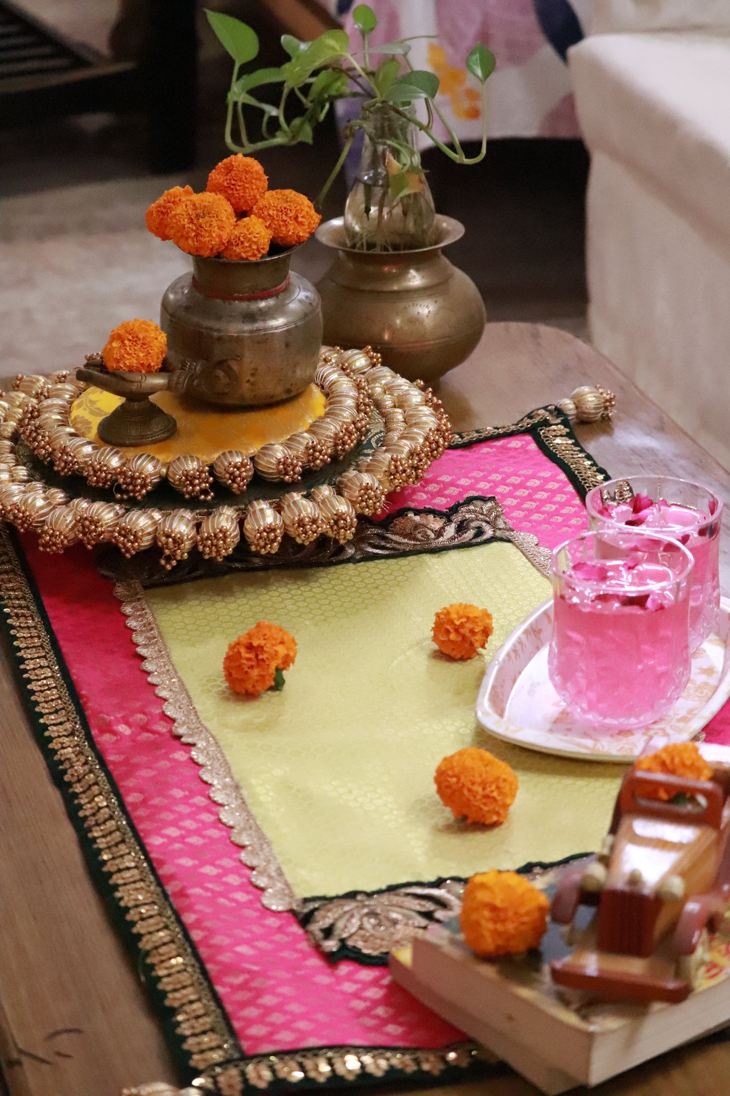 Embroided Banarasi Table  runner - Hot pink and Yellow