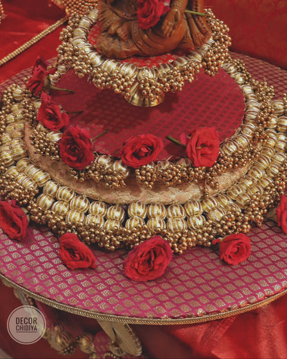 Shree Manikya Pooja Decor Set | Premium Red & Gold Banarasi Pooja Chowki Set with Decorative Backdrop, Tassels & Brass Accessories | Decor Chidiya