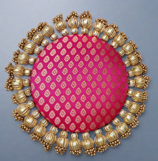 Queens pink  - classic placemat - golden beads