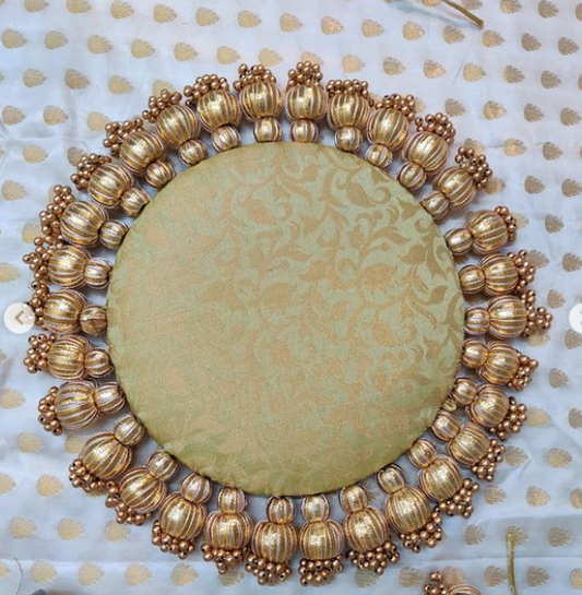 Pistachio  - classic placemat - golden beads