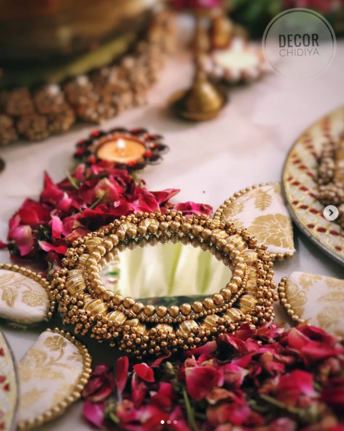 poojas_decor_edits x Decorchidiya – Royal Crimson Ardhchandrama Festive Decor Set – 15 Pieces