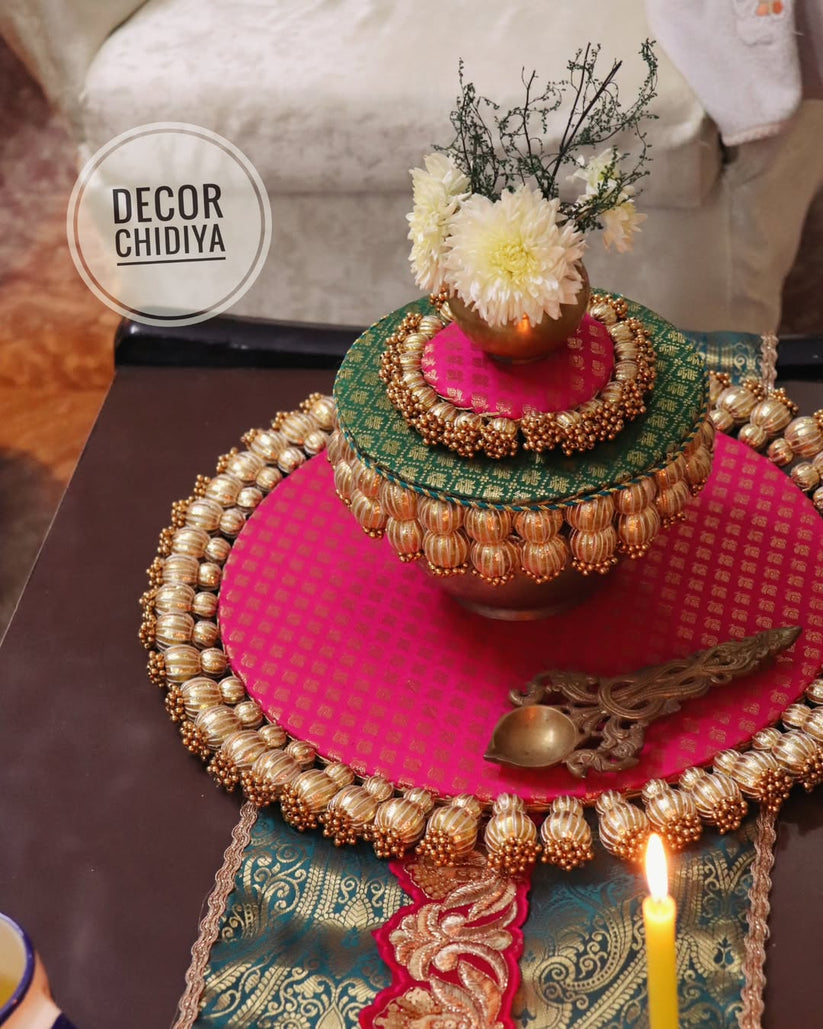 Hara gulab - Coffee table decor in the theme of floral color - Green a ...